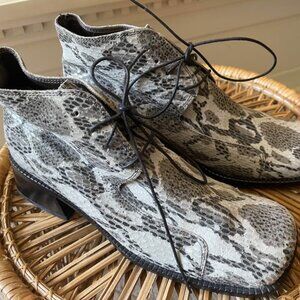 ANDREW STEVENS Italian Leather Snake Print Lace Up Ankle Boots Women's 36 (6)